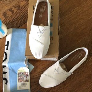 Classic white Toms